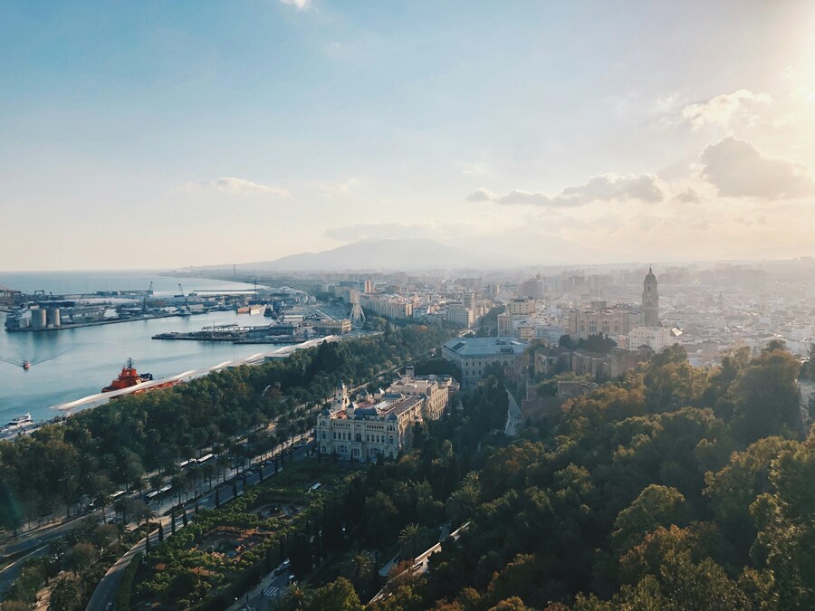 Malaga, de top bestemming voor de meivakantie 2024 © Bas van der Linden via Unsplash